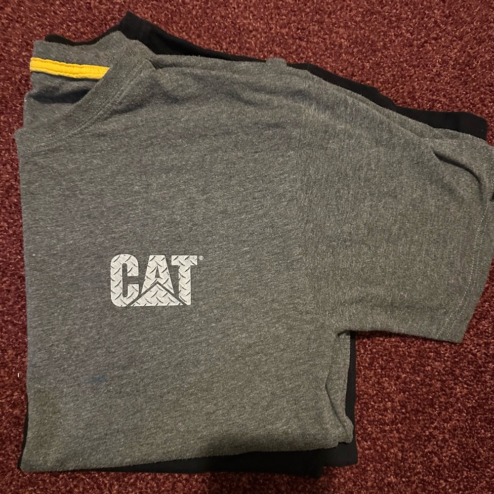 Men’s gray Caterpillar short sleeved shirt
